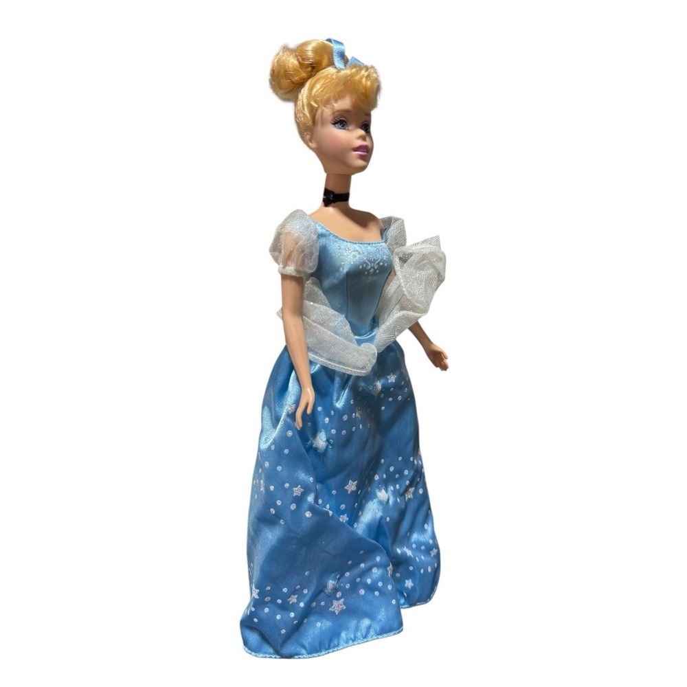 Disney‎ Princess Cinderella Barbie Doll Light Feet Dress - Picture 3 of 11